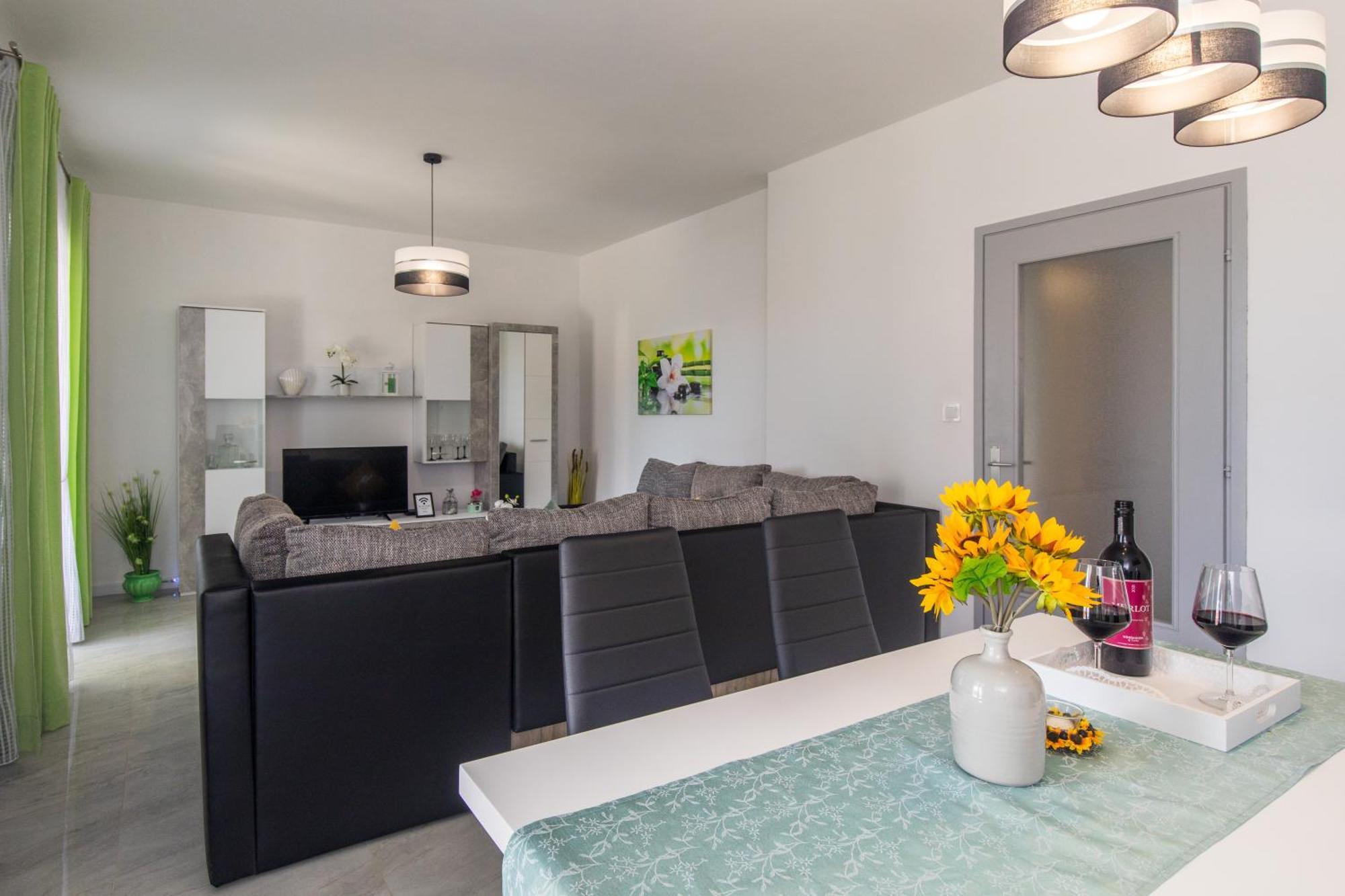 Apartment Tara With Seaview Krk Town Exterior photo