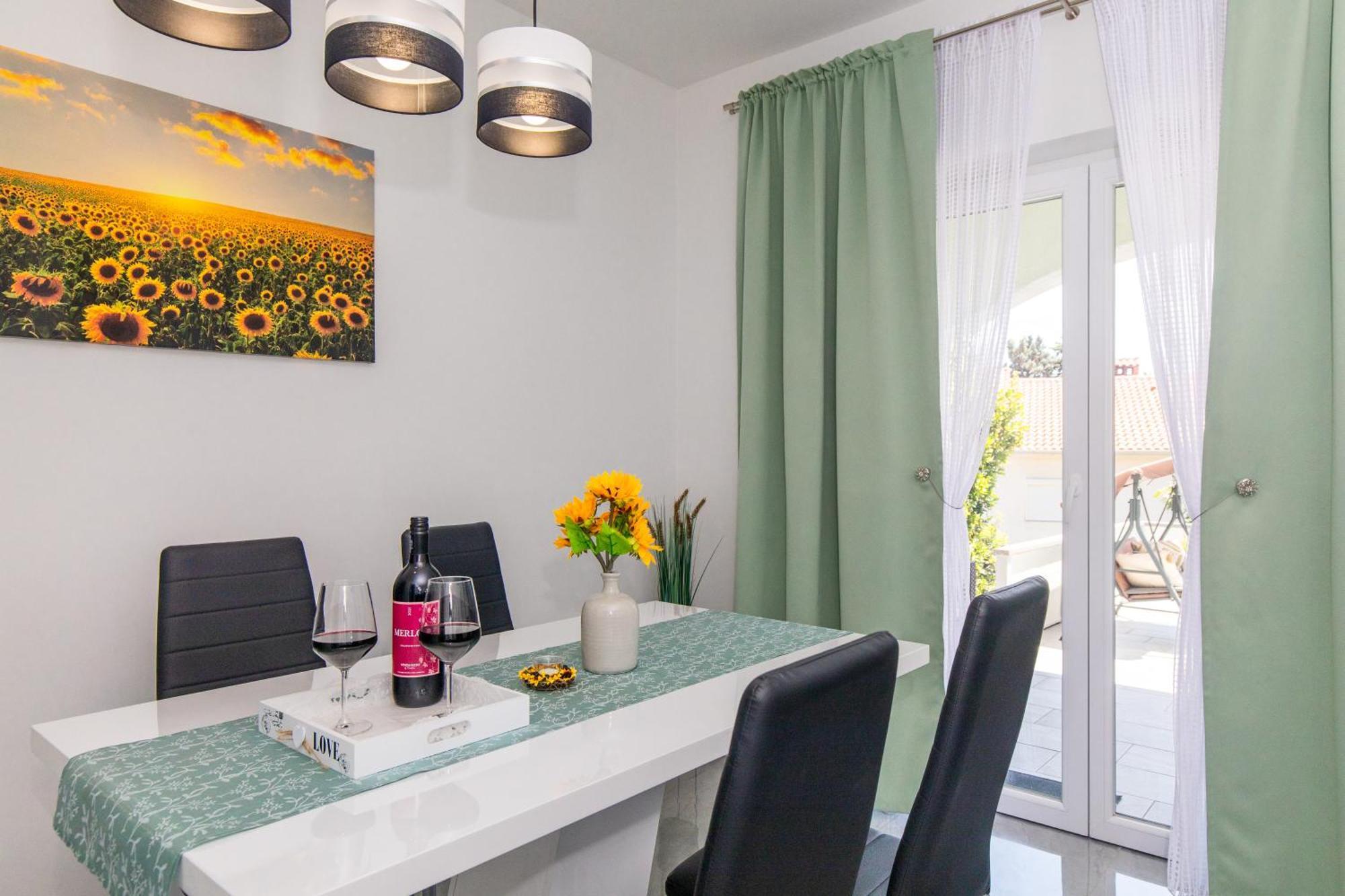 Apartment Tara With Seaview Krk Town Exterior photo