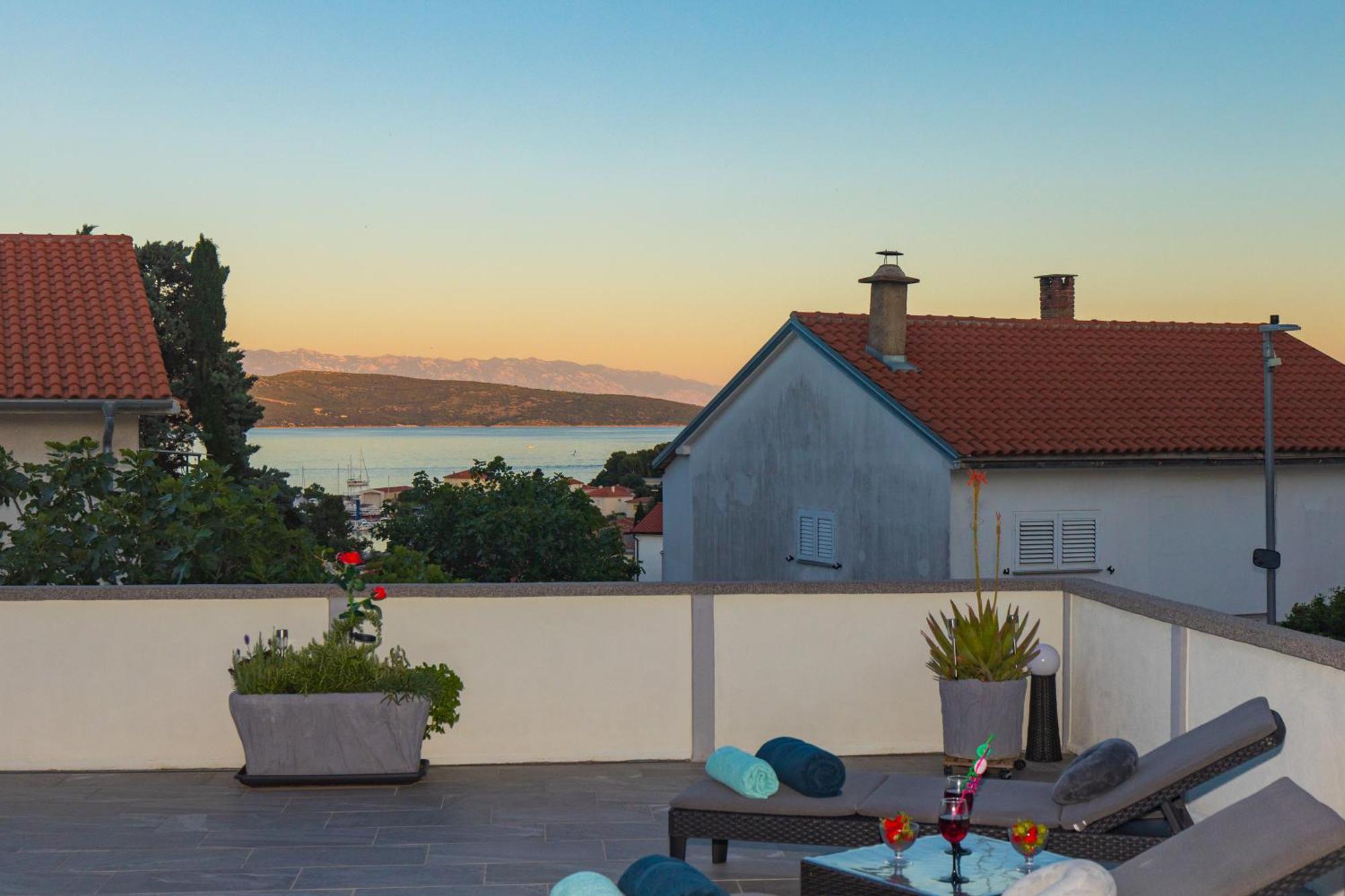 Apartment Tara With Seaview Krk Town Exterior photo