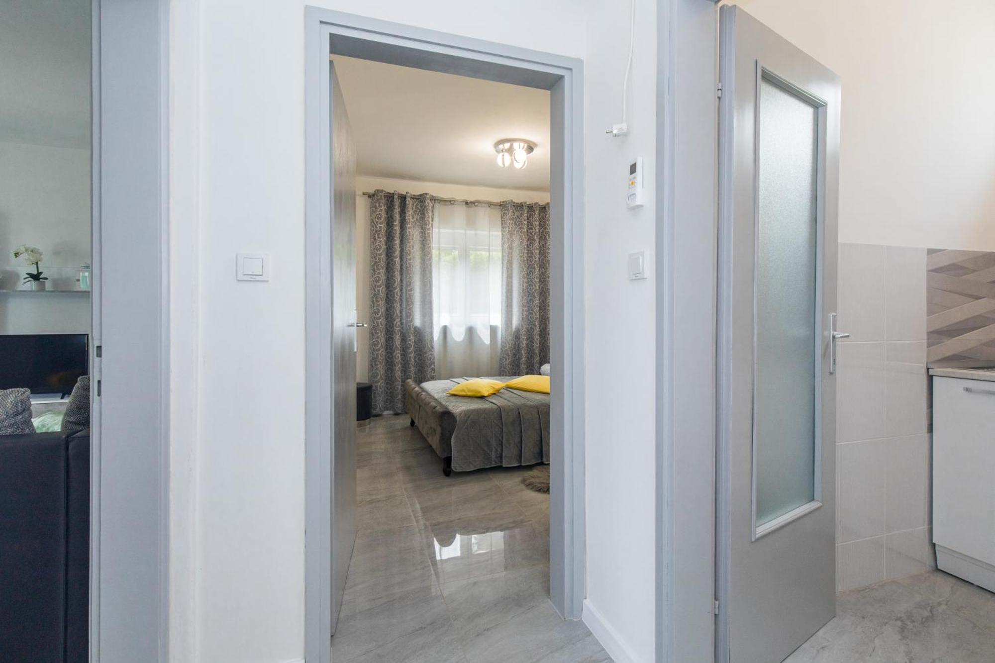 Apartment Tara With Seaview Krk Town Exterior photo